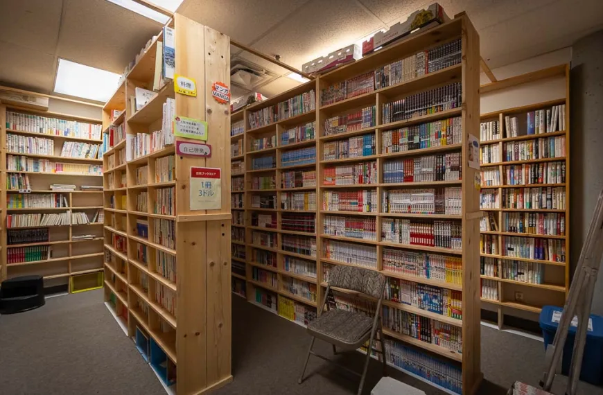 A small room with bookshelves full of used Japanese books.